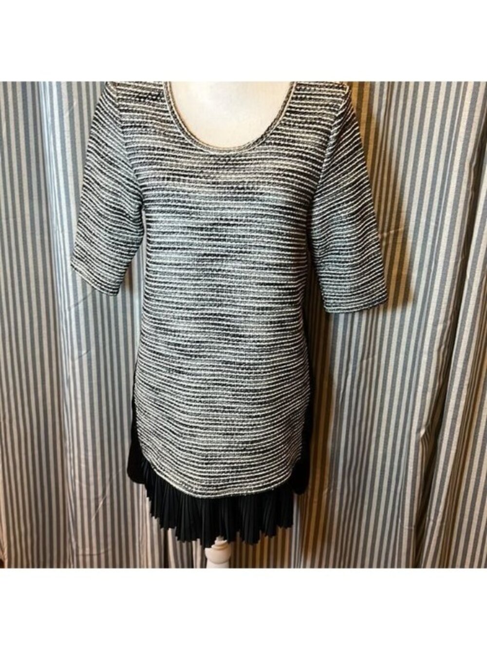 Anthropologie Clu + Willoughby Tunic black white metallic thread size medium
